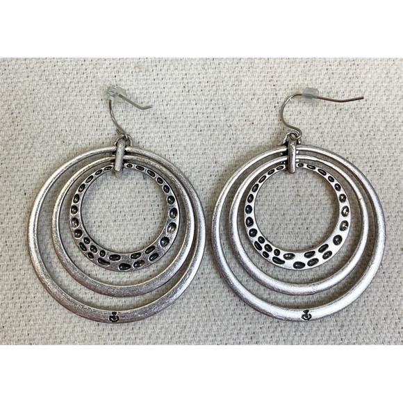 Premier Designs “Around Town” antique matte silver plated earrings - Picture 2 of 4